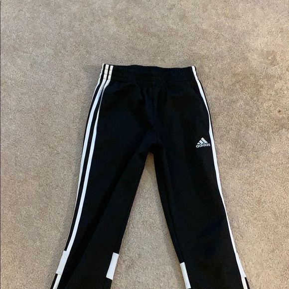 ✨Adidas pant leg✨